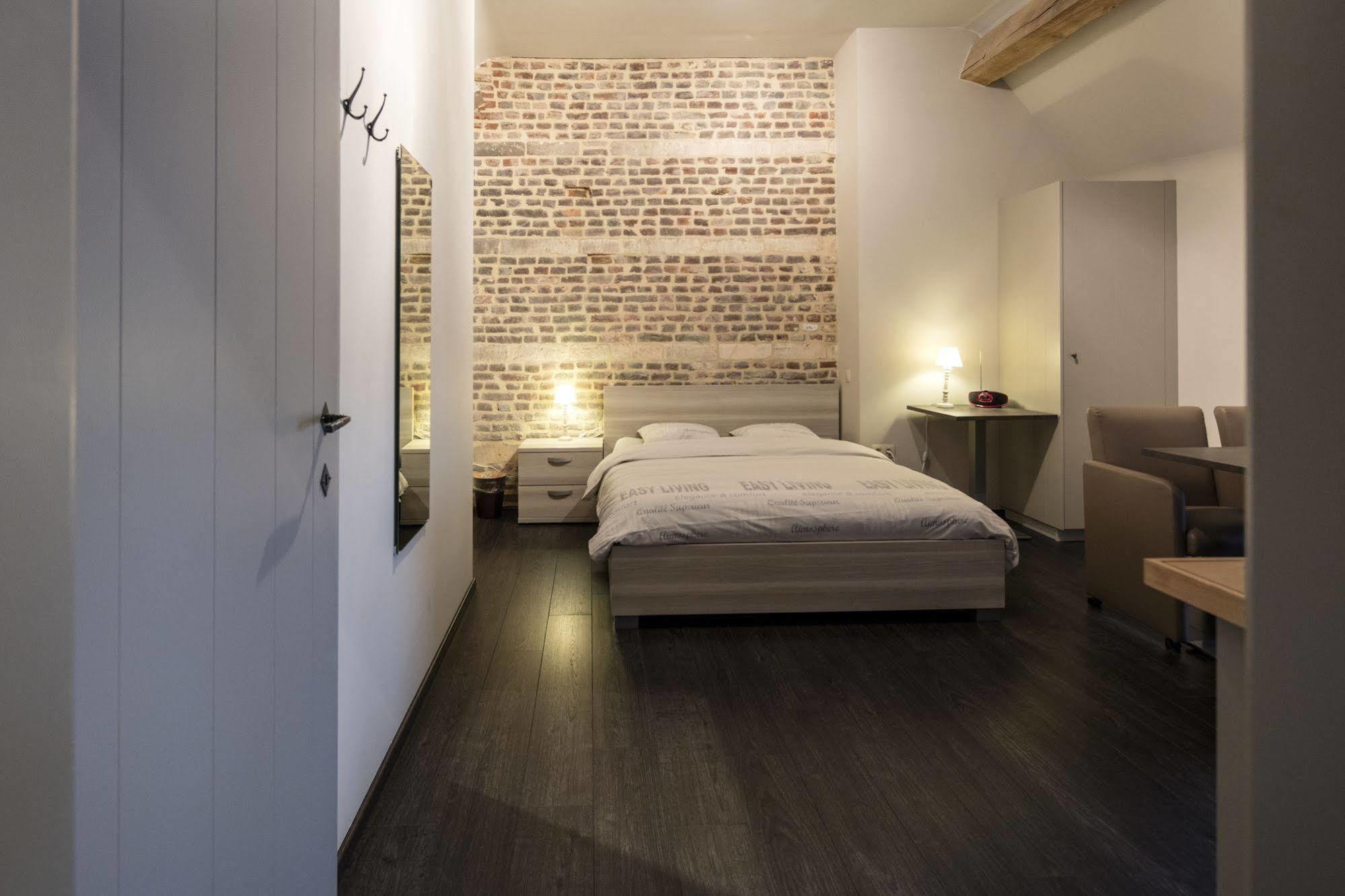 B&B De Oude Winning Riemst Exterior photo