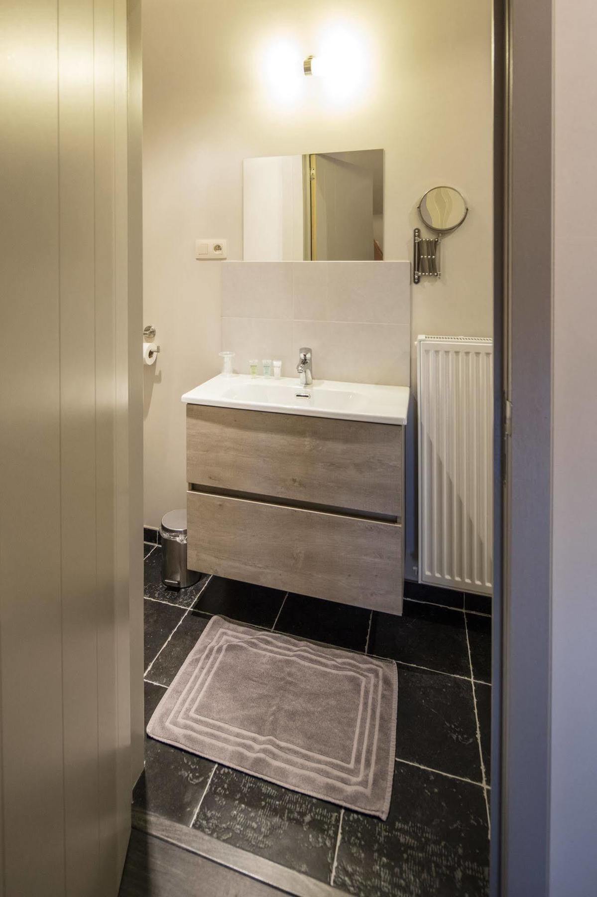 B&B De Oude Winning Riemst Exterior photo