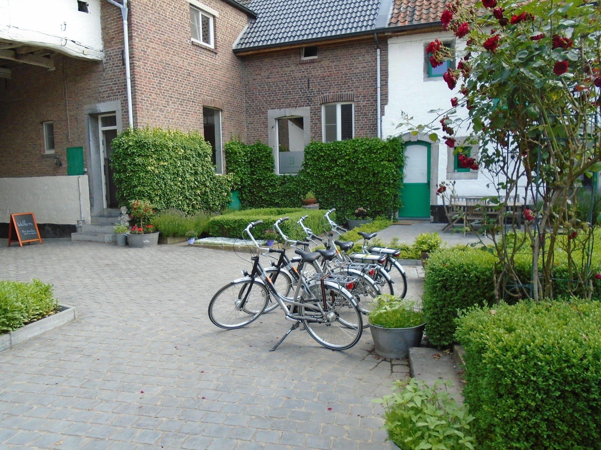 B&B De Oude Winning Riemst Exterior photo